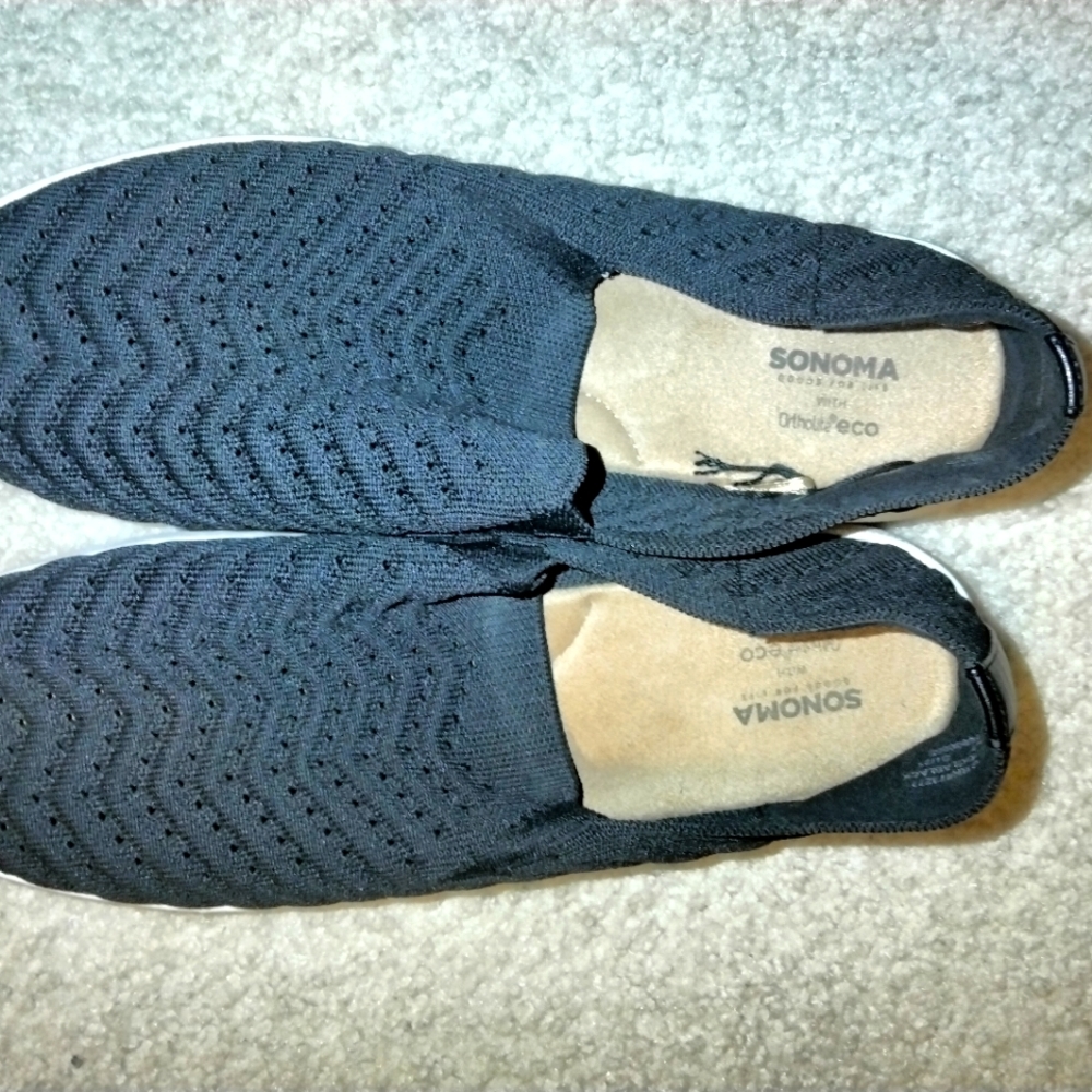 Women's 9 shoes gently used
